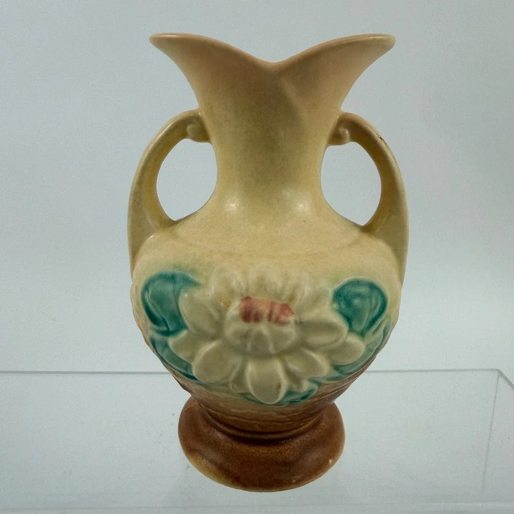 Hull Pottery Water Lily Two Handle Vase L-2 5.5